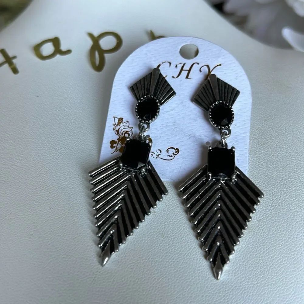 Fashion Jewelry earrings Black and silver color NWT
